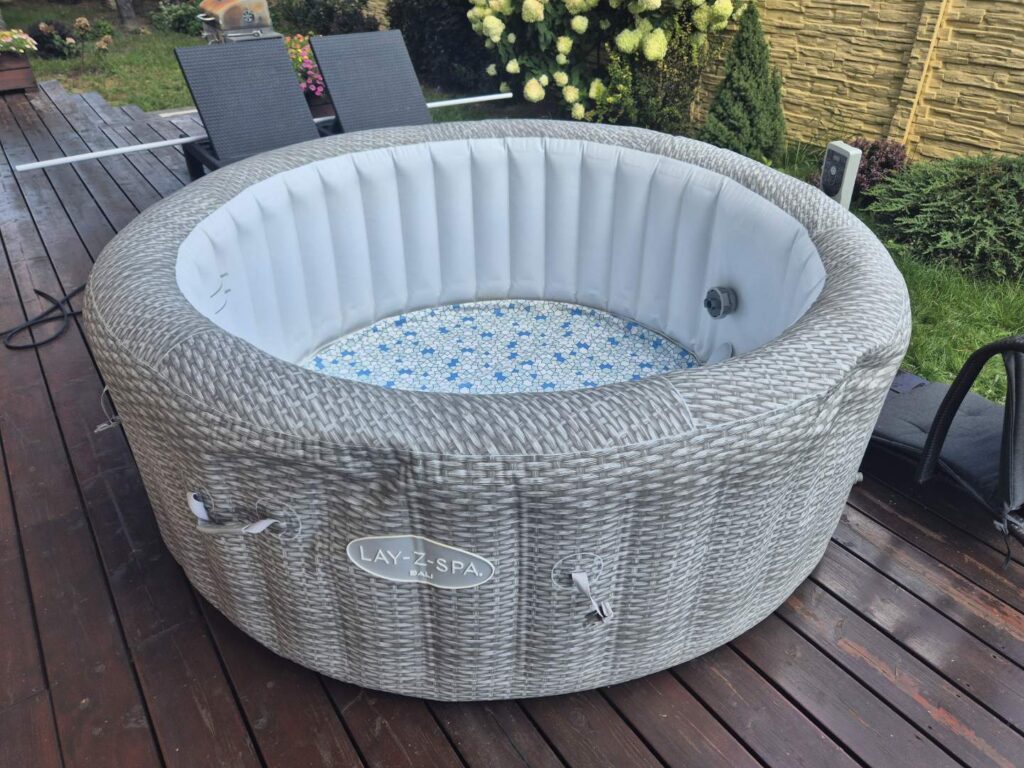 Naprawa jacuzzi dmuchane - Mobilny Serwis Warszawa Konrad Wiśniewski, tel. 570 933 114 – dzwońcie, pogadamy o tym, co się zepsuło.