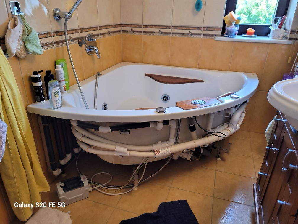 Zamów naszą obsługę serwisową do swojej wanny ze SPA, Jacuzzi, Baseny, Serwis i Naprawa w Warszawie i okolicy z dojazdem.