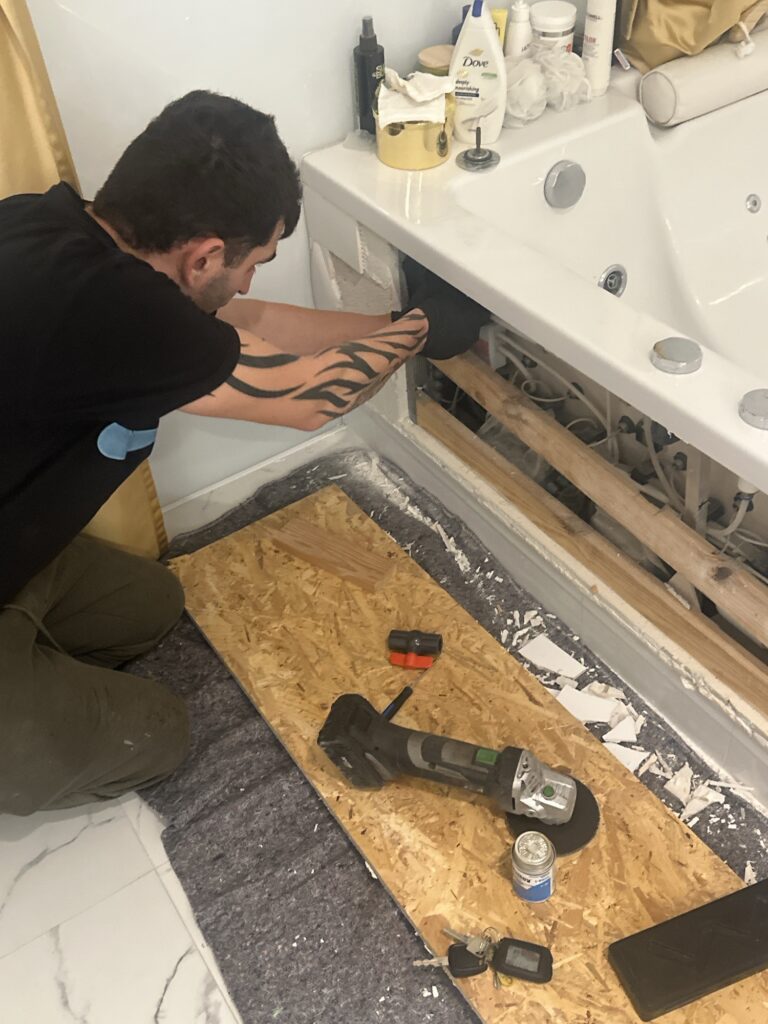 Zamów montaż jacuzzi już teraz

Jeśli planujesz montaż jacuzzi lub wanny z hydromasażem w Warszawie lub okolicy, zadzwoń pod 570 933 114. Po krótkiej rozmowie ustalimy termin oględzin, zakres prac i orientacyjną wycenę – ostateczną cenę podam dopiero po zobaczeniu miejsca na żywo, bo tylko wtedy da się to ocenić rzetelnie.